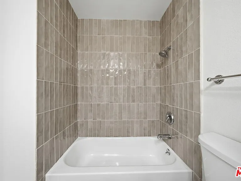 909 N Croft Ave #305 — Photo 20