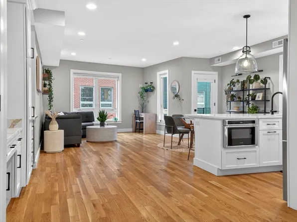 3305 Washington St #204, Jamaica Plain, MA 02130