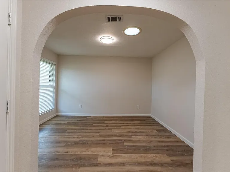 15823 Kueben Ln — Photo 3