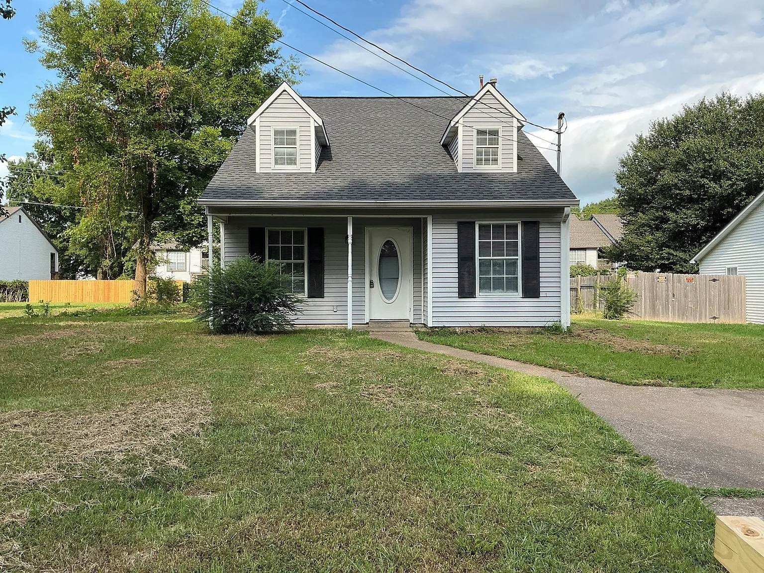 3 bed, 1400 sqft, $1,600 — Photo 1