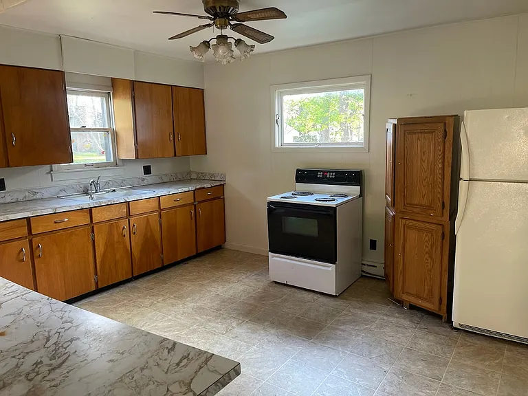 660 Stamp Dr — Photo 4