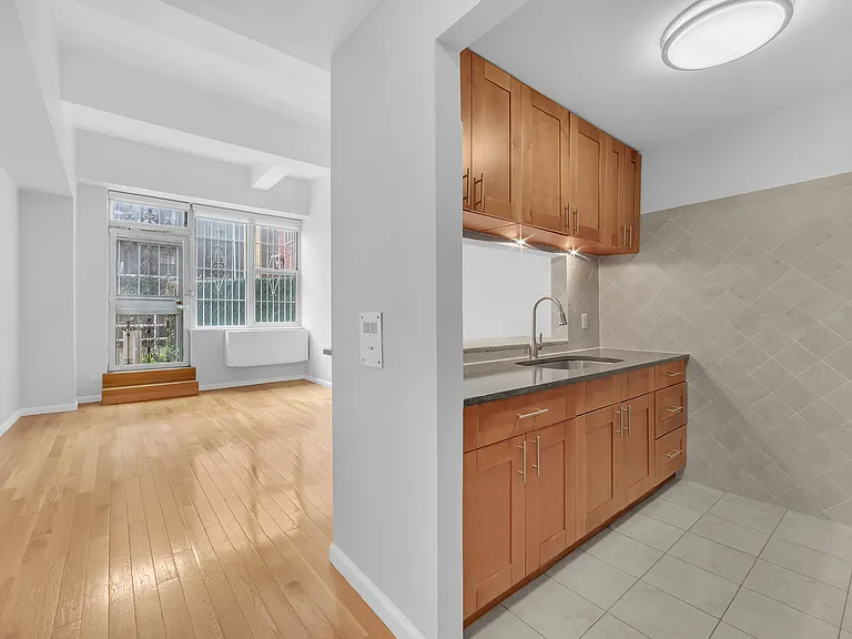 80 Elizabeth St #2B — Photo 9