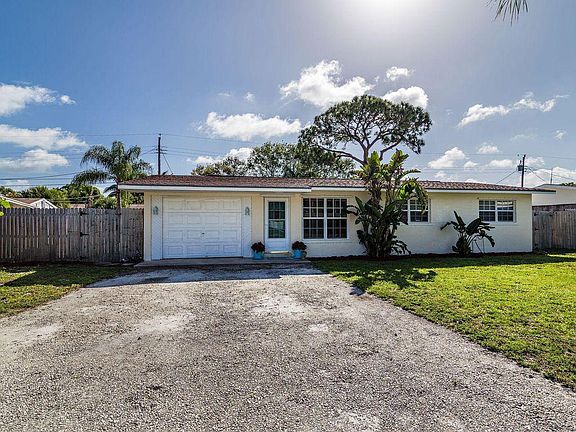 4th image of 19079 SE Robert Dr