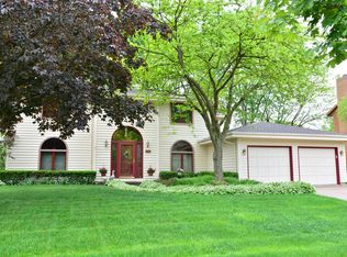 1111 Larchmont Dr, Waukesha, WI 53186