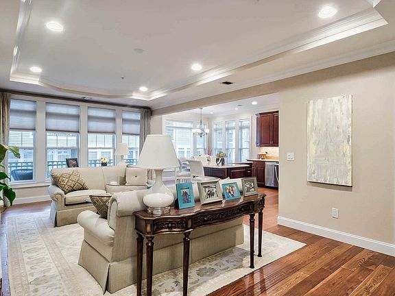 5th image of 530 Roosevelt Way #48205