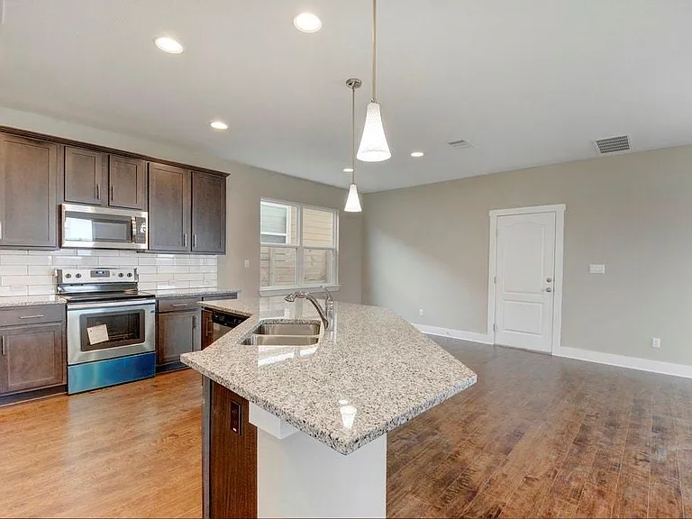 708 Coconut Grv — Photo 10