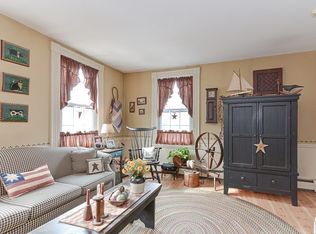 44 Washington St #E, Newburyport, MA 01950