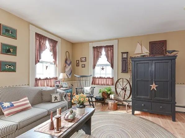 44 Washington St #E, Newburyport, MA 01950