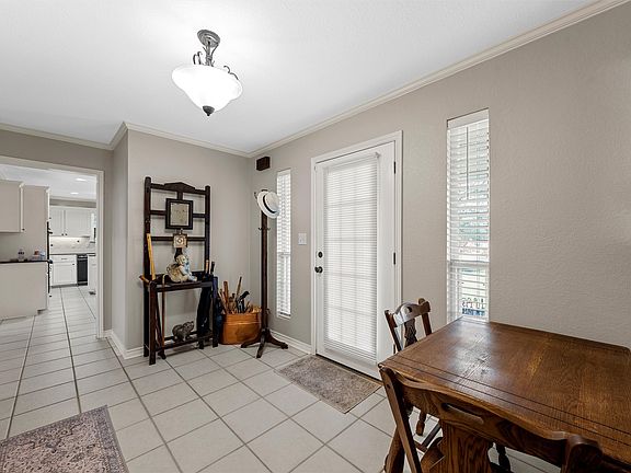 5th image of 3401 Summit Cir