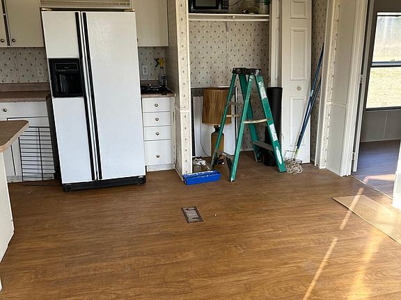 Laundry area in kitchen and dinning area