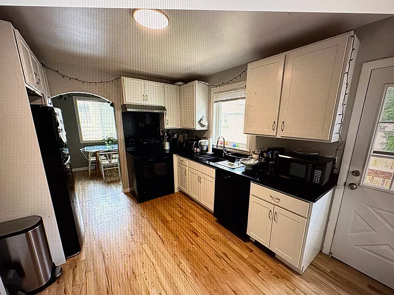 713 Caledonia St — Photo 3