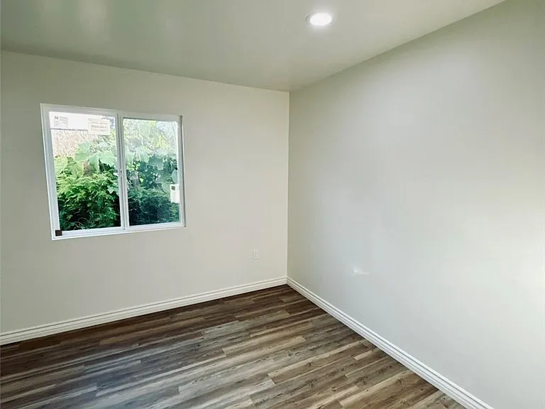 240 54th 1/2 Lks — Photo 3