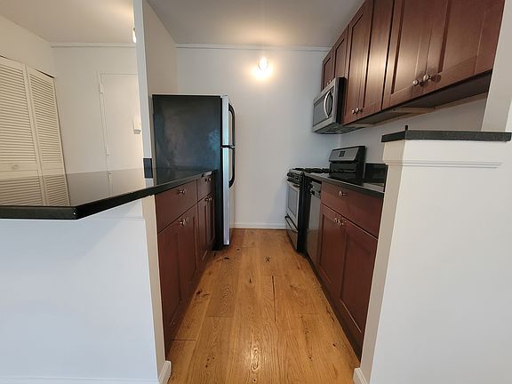 4th image of 829 Greenwood Ave #M6