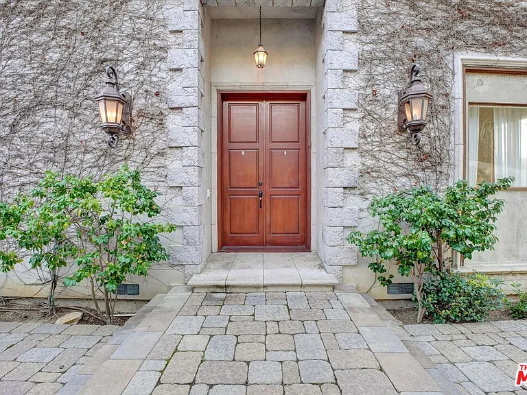 5805 Foxview Dr — Photo 9