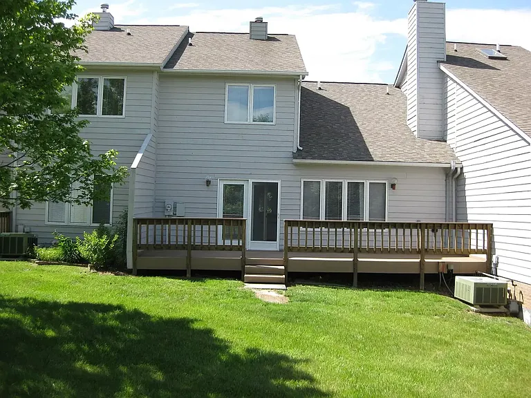 219 Woods Edge Ct — Photo 2