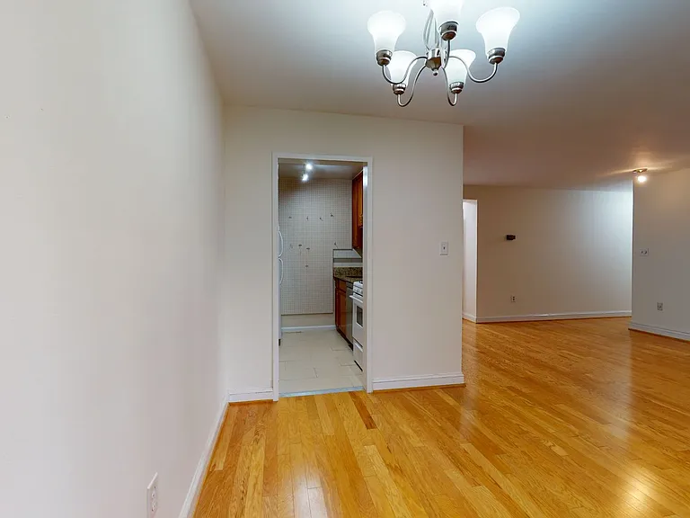 2400 41st St NW #208 — Photo 7
