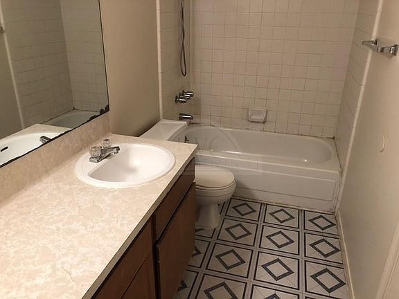 3rd image of 1405 Bundrant Dr APT B