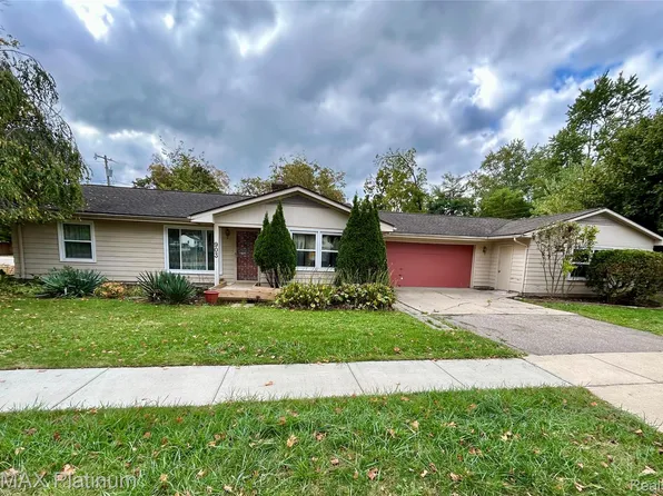 903 State St, Brighton, MI 48116