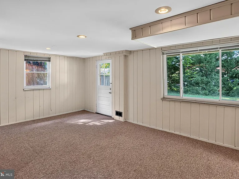 5915 Ryland Dr — Photo 22