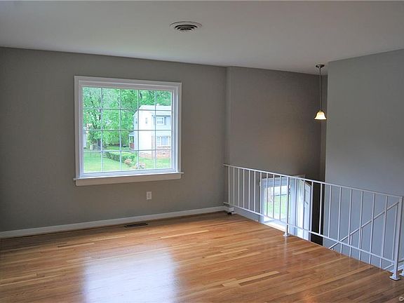 5th image of 205 Carlstone Dr