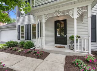 1216 Bainbridge Dr, Naperville, IL 60563