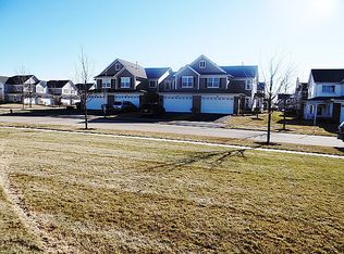 382 Risen Star Ln #40-382C, Oswego, IL 60543