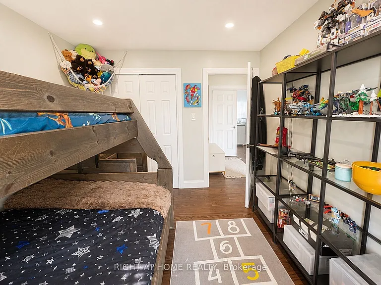 2610 Leonard St — Photo 16