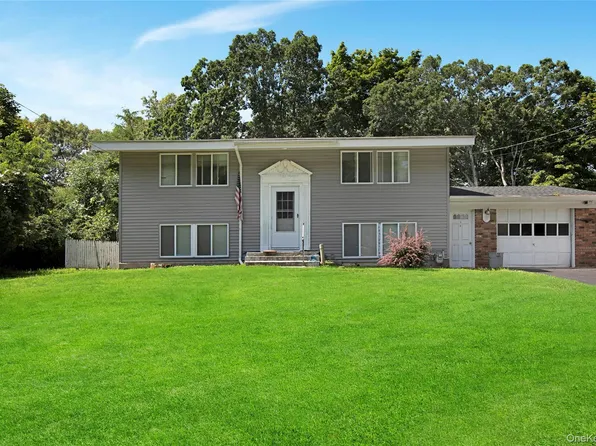 12 Deer Lane, East Setauket, NY 11733