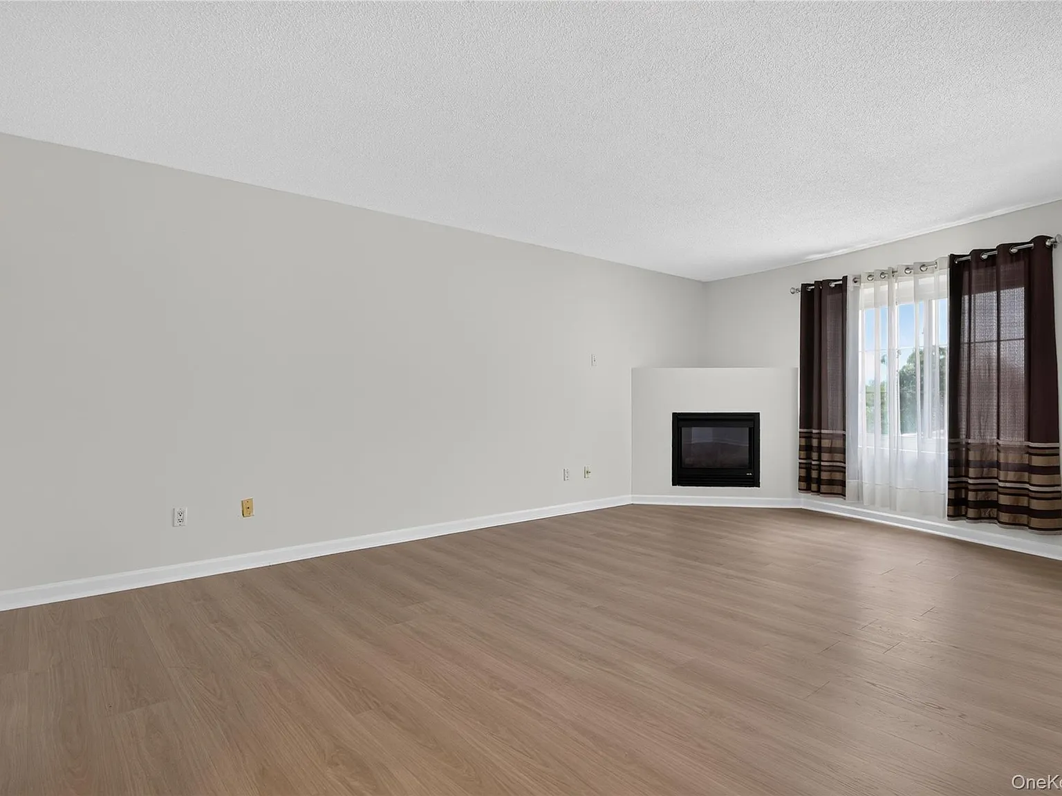 1 bed, 1.5 bath, 993 sqft, $3,100 — Photo 3