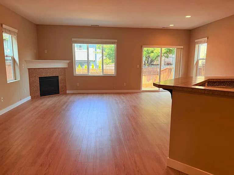 3957 SE Lone Oak St — Photo 9