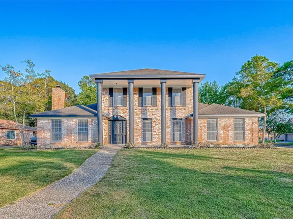 8002 Hurst Forest Dr, Humble, TX 77346