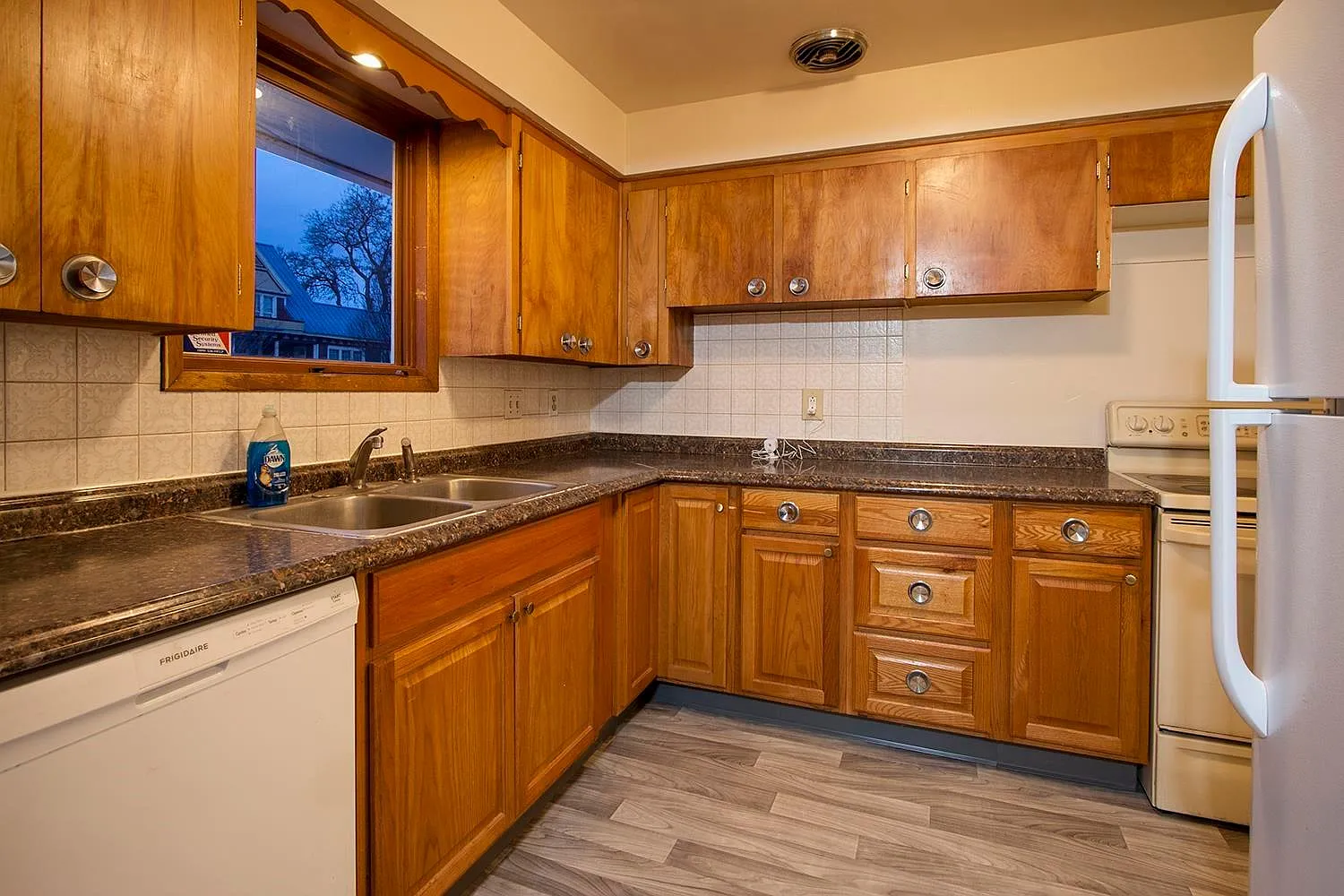 3 bed, 1614 sqft, $1,900 — Photo 4