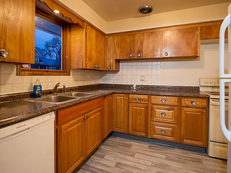 1022 N Cochran St — Photo 4