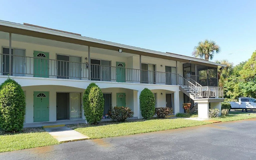 2 bed, 1.0 bath, 783 sqft, $1,300 — Photo 1