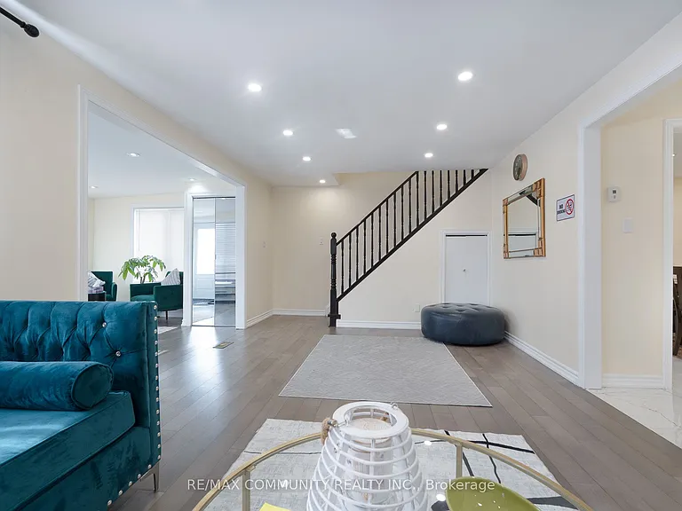 33 Windsor Ave — Photo 25