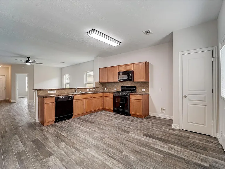 315 Apache Field Ln — Photo 9