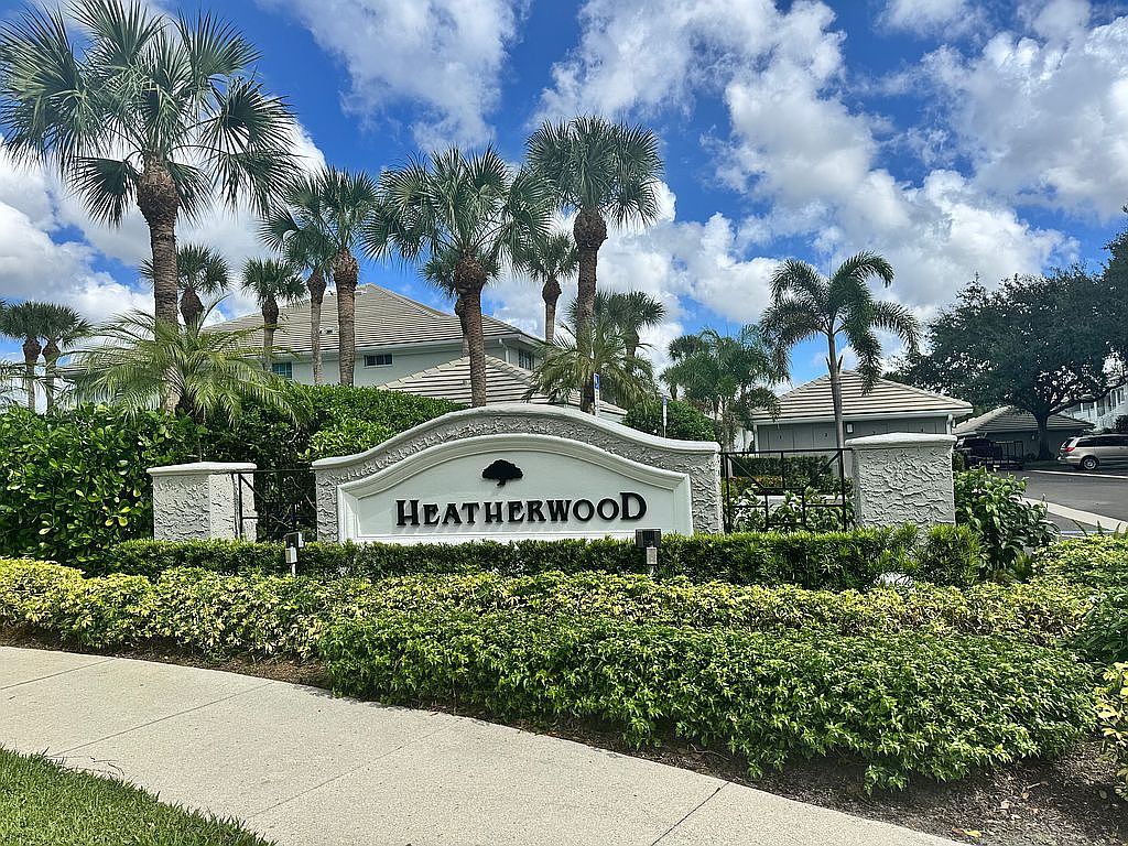 2225 Chesterbrook Ct APT 102