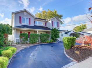372 N Virginia Ave, Massapequa, NY 11758