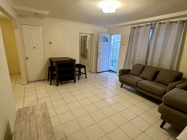 2426 Young Ave #1 — Photo 2