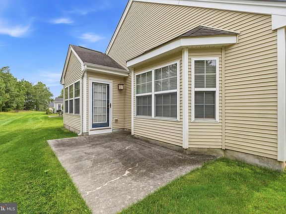 5th image of 7 Duxbury Ct