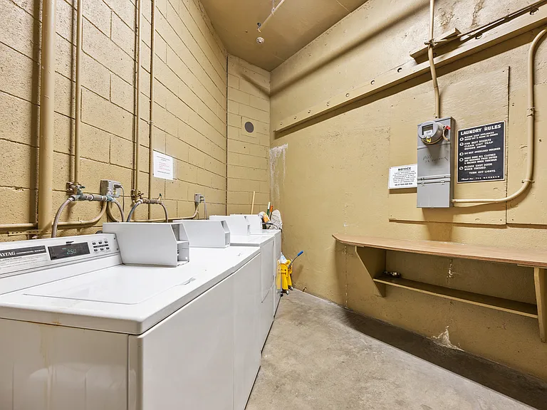 11661 Goshen Ave #104 — Photo 30