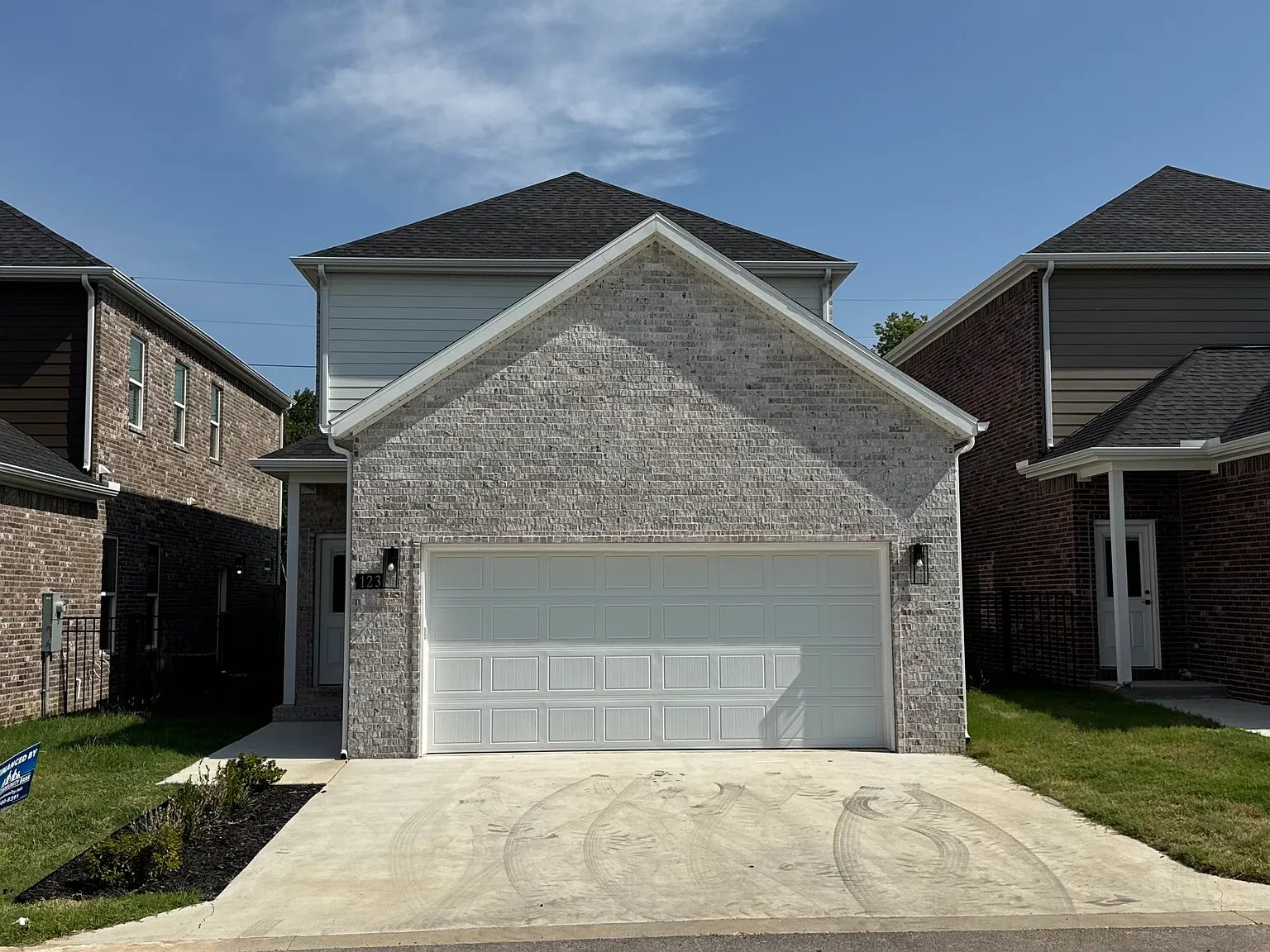 4 bed, 2.5 bath, 2040 sqft, $2,100 — Photo 2