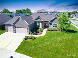 2120 W Forestglen Dr, Peoria, IL 61615