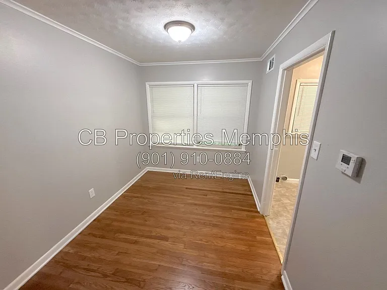 1711 Myrna Ln — Photo 7