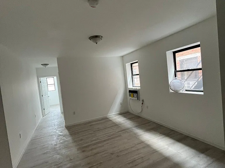 677 Fairfield Ave #201 — Photo 2