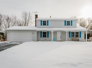 53 Squirrels Heath Rd, Fairport, NY 14450