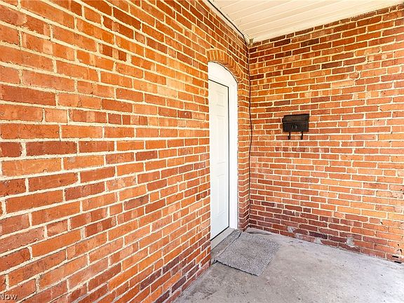 4th image of 645 Columbia Ave