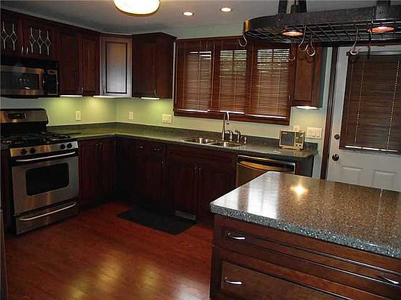 4th image of 6934 Greentree Ln