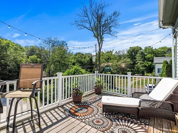 170 1/2 Granite St APT 3, Rockport, MA 01966