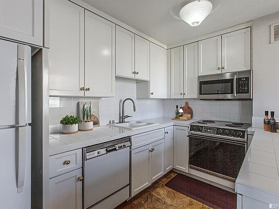 4th image of 2040 Franklin St APT 1009